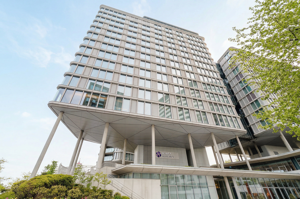 The Hyatt Regency Vienna seen from the street, its upper floors cantilevered over the entrance